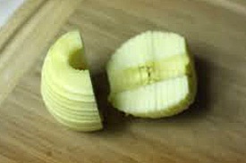 измельчаем яблоки тонкими кусочками