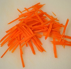 измельчаем корейскую морковку