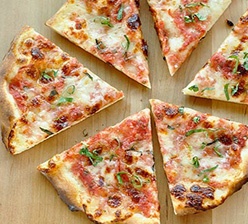 пицца с домашним сыром