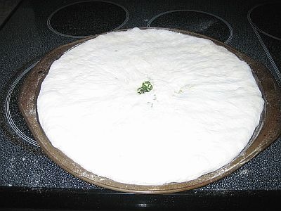 сырой пирог на форме