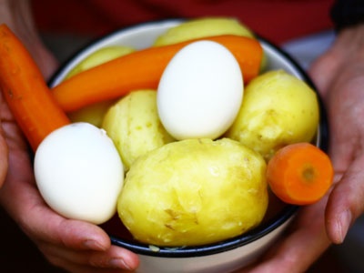 отваренные овощи и яйца