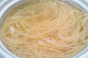 спагетти в воде