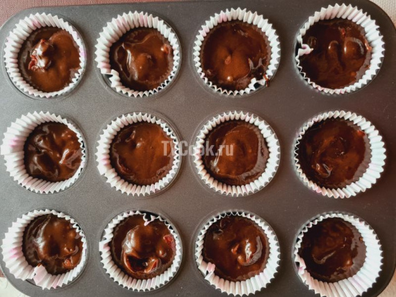 Шоколадные кексы с вишней — пошаговый рецепт с фото