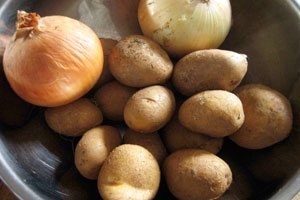 картофель и лук