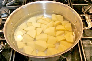 картофель в воде