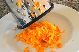 натираем морковь на терку