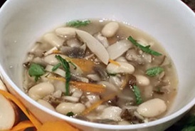 суп с фасолью и грибами