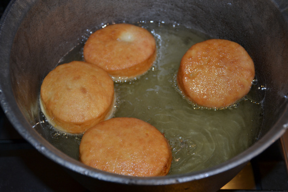 Пончики на сгущенке рецепт с фото пышные пошагово