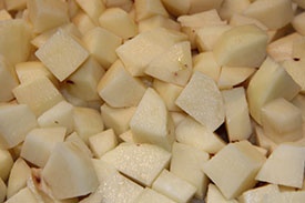 измельчаем картофель кусочками