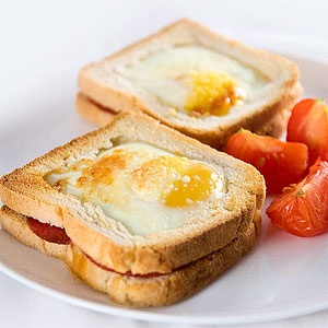 готовеы горячие бутерброды с яйцом