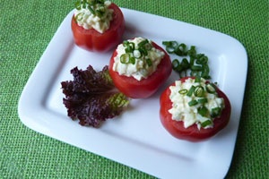 помидоры, фаршированные салатом