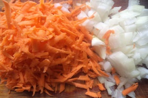нарезка лука и моркови