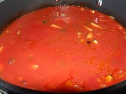 добавляем в томатную смесь оставшиеся ингредиенты