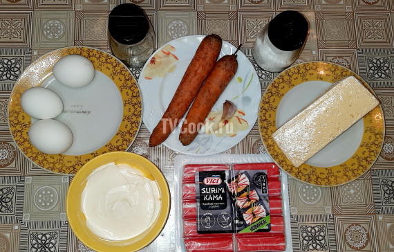 Слоеный салат с крабовыми палочками и сыром — пошаговый рецепт с фото и видео