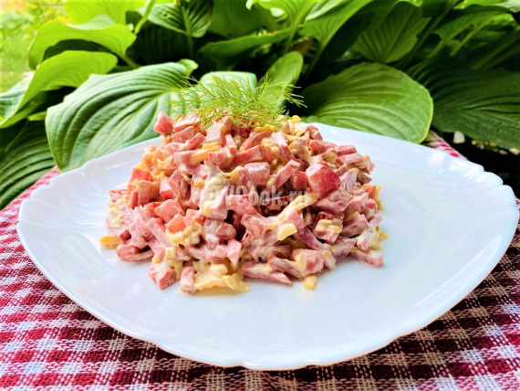 Салат с копченой колбасой, помидорами и сыром — пошаговый рецепт с фото и видео