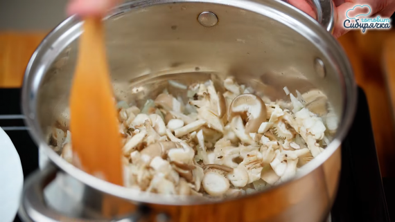Постный грибной суп с гречкой и картофелем — рецепт