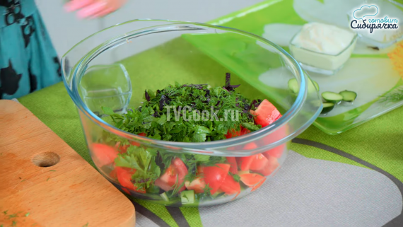 Овощной салат с баклажанами и зеленью