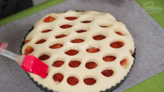 Творожно-абрикосовый пирог из дрожжевого теста — пошаговый рецепт с фото и видео