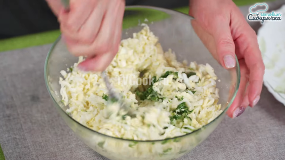 Пирожки из сдобного теста с яйцом и зелёным луком — пошаговый рецепт с фото и видео