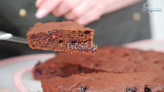 Вишневый заливной пирог из шоколадного теста с вишней — пошаговый рецепт с фото и видео