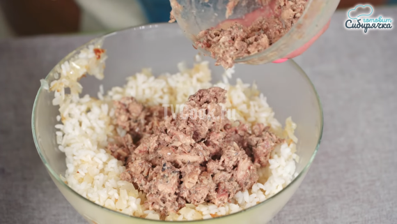 Пирожки-расстегаи с рыбно-рисовой начинкой — пошаговый рецепт с фото и видео