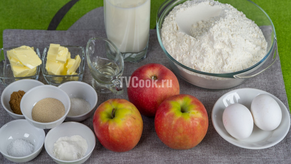 Пирожки из дрожжевого теста с яблоками в духовке — пошаговый рецепт с фото и видео