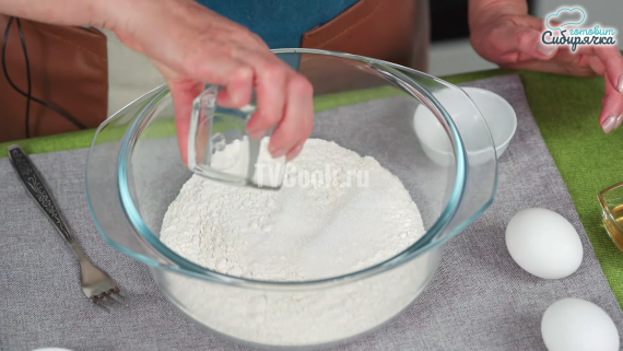 Заливной песочный пирог на сметане со сливами — пошаговый рецепт с фото и видео