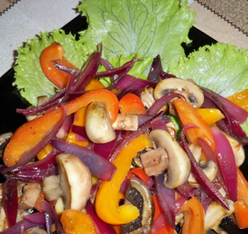 Горячий салат с грибами