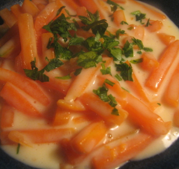 Морковь в молочном соусе