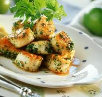 Салат из морского гребешка и овощей
