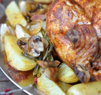 Курица в духовке, запечённая с картошкой и грибами
