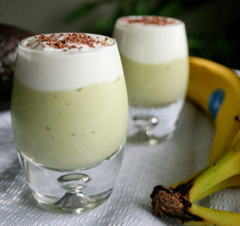 Молочный коктейль с бананом и авокадо