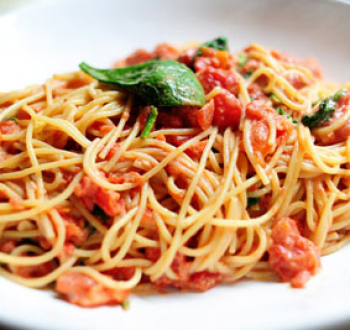 Простая подливка к спагетти и рожкам