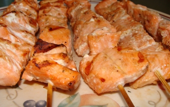 Шашлык из рыбы - изысканное блюдо для пикника!