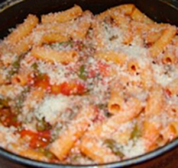 Спагетти с фасолью и соусом