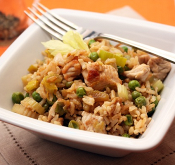 Коричневый рис с индейкой и овощами