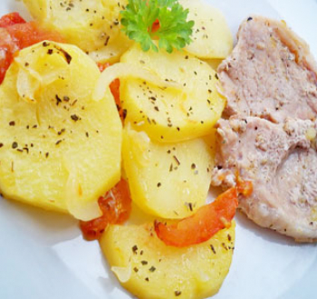 Мясо с картофелем и помидорами в духовке
