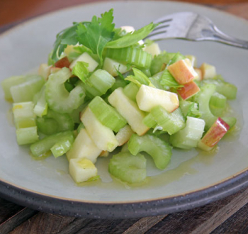 Салат из сельдерея с яблоком