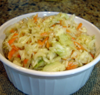 Салат из капусты, яблок и моркови