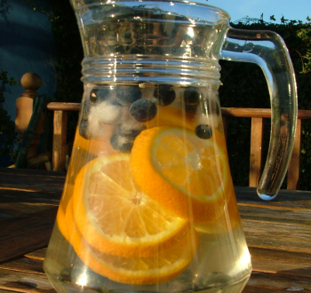 Напиток из черники и апельсина