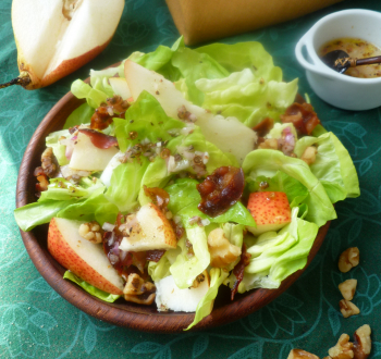 Салат с грушами и грецкими орехами