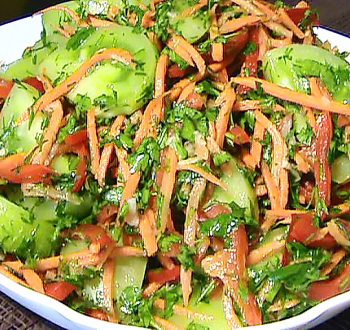 Салат по-корейски с зелёными помидорами и морковью