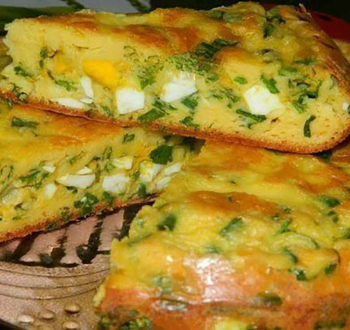 Пирог с яйцами и зеленым луком в мультиварке