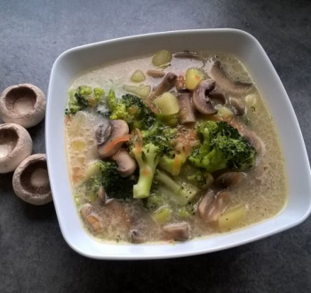 Куриный суп с брокколи и шампиньонами