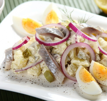 Салат из сельди с яйцом и майонезом