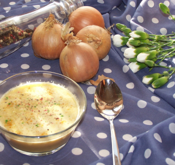 Луковый крем-суп на говяжьем бульоне
