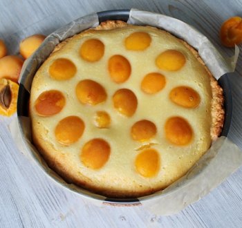 Открытый пирог с абрикосами