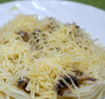 Спагетти с грибами и пармезаном