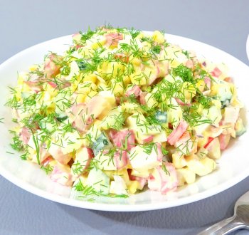 Новогодний салат с крабовыми палочками "Минутка"