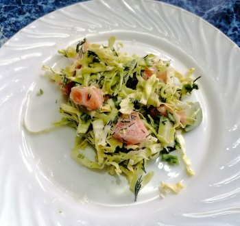 Весенний салат с капустой